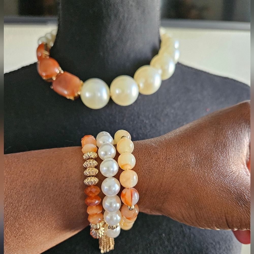 Marbled Orange and Cream Necklace Set - Picture 8 of 9